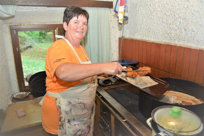 Članice DPŽ Tabor so nacvrle dovolj zajčjega mesa.
