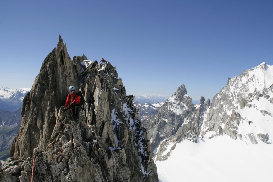 Fotografija: Masiv Mont Blanca ima v Franciji in Italiji 11 vrhov, višjih od 4000 m, in vsako leto privabi več sto tisoč turistov. FOTO: MORS
