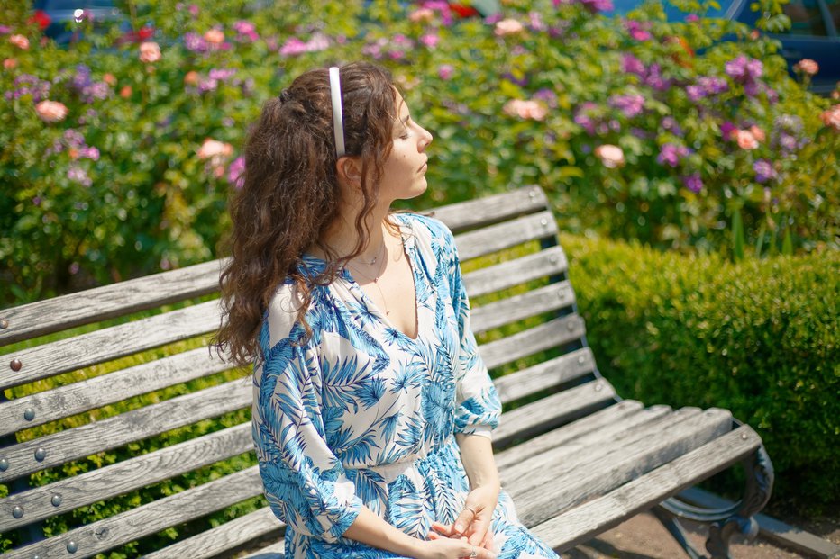 Fotografija: Pomirjujoče tehnike, kot sta globoko dihanje ali meditacija, lahko pomagajo. Foto: Getty Images
