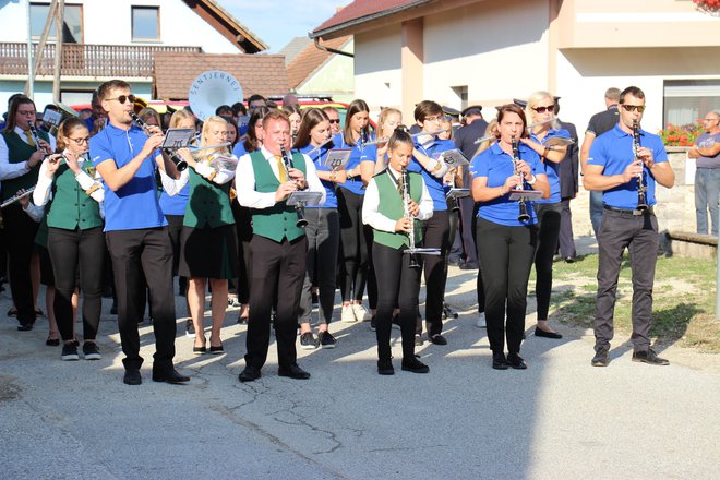 Družno sta zaigrala pihalna orkestra iz Šentjerneja in Kostanjevice na Krki.
