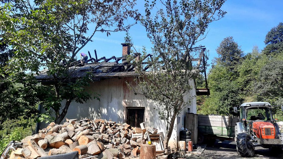 Fotografija: Ostrešje je v celoti zgorelo. FOTO: Oste Bakal
