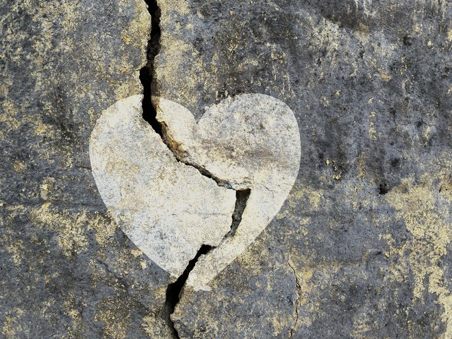 Povezava s severnim vozlom kaže večjo verjetnost, da se naše ljubezni končajo s strtim srcem. FOTO: Ajijchan/Getty Images
