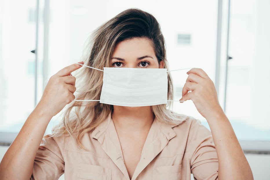 Fotografija: Se bodo maske jeseni vrnile? FOTO: Klebercordeiro, Getty Images
