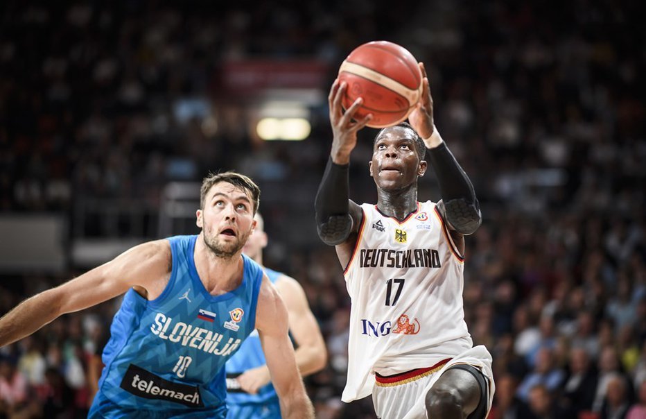 Fotografija: Dennis Schröder je popeljal Nemčijo do nepričakovano gladke zmage. Levo Mike Tobey. FOTO: FIBA
