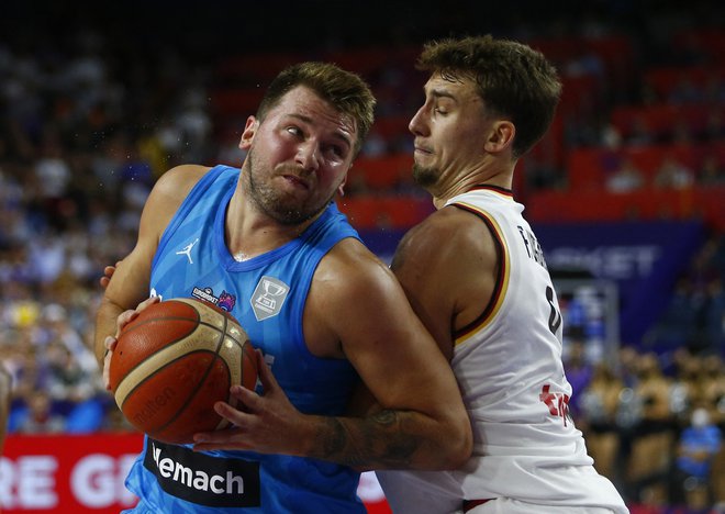 Dončić v akciji. FOTO: Thilo Schmuelgen, Reuters
