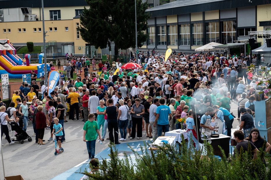 Fotografija: Takole živahno je bilo na enem od preteklih festivalov kulinarike in steklarstva v Hrastniku. FOTO: Branko Klančar
