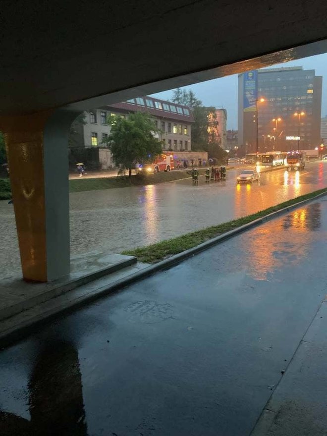 Močan naliv v Ljubljani. FOTO: Urban Stražišar
