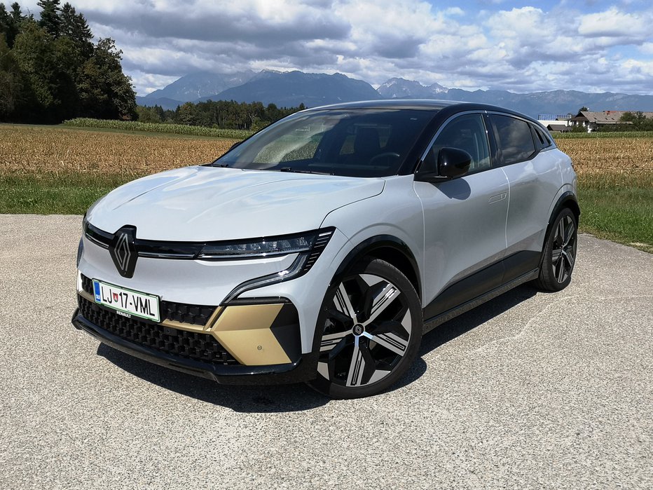 Fotografija: V prav ničemer ne razočara. Sinhroni električni motor premore 220 konjskih moči (160 kW). FOTOGRAFIJE: Gregor Pucelj
