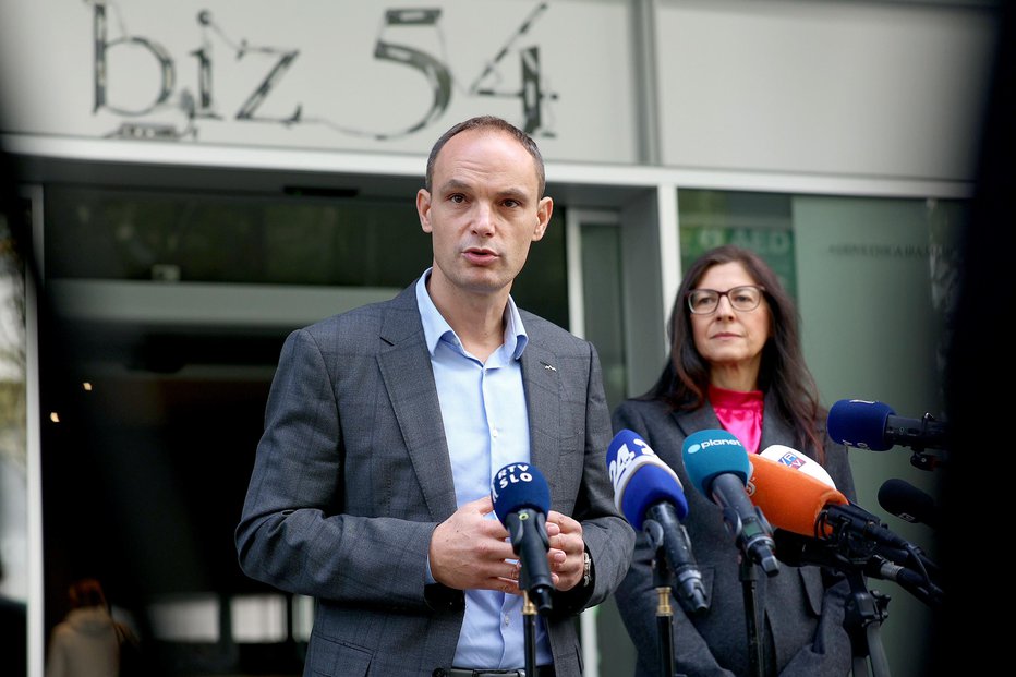 Fotografija: Kandidat za predsednika republike Anže Logar je vložil kandidaturo za predsednika republike 21. 9. 2022. FOTO: Črt Piksi
