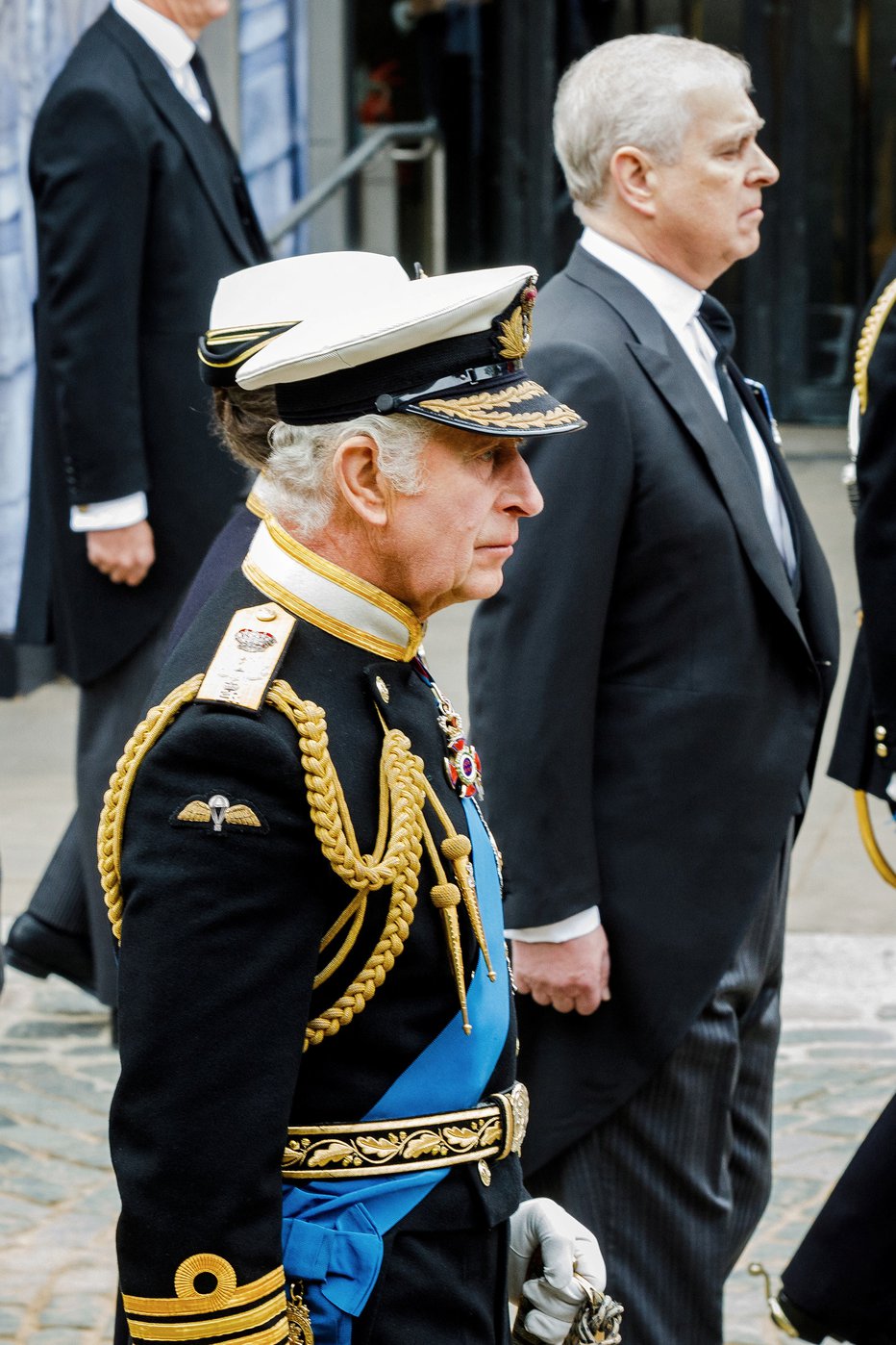 Fotografija: Ni mu uspelo, starejši brat je vendarle postal kralj. FOTO: Tristan Fewings/Reuters
