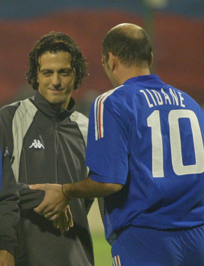 Zlatko Zahović in Zinedine Zidane leta 2003 za Bežigradom FOTO: Igor Mali
