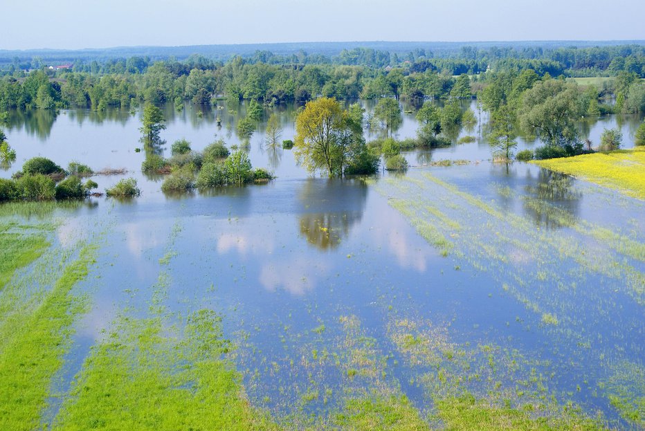 Fotografija: Količine padavin so ponekod presegle od tri- do štirikratne običajne septembrske bere. FOTO: Hipokrat, Getty Images
