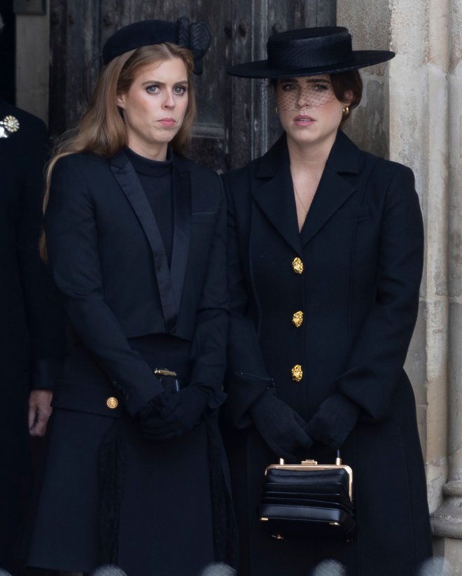 Glede kraljevih nazivov otrok princese Eugenie in princese Beatrice nikoli ni bilo dvoma, saj se ti po tradiciji dedujejo zgolj po moški liniji potomcev.
