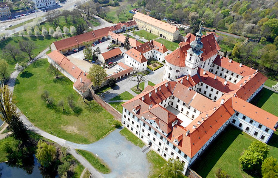 Fotografija: Pogled na samostanski kompleks iz zraka FOTO: MEATSPACE CZ
