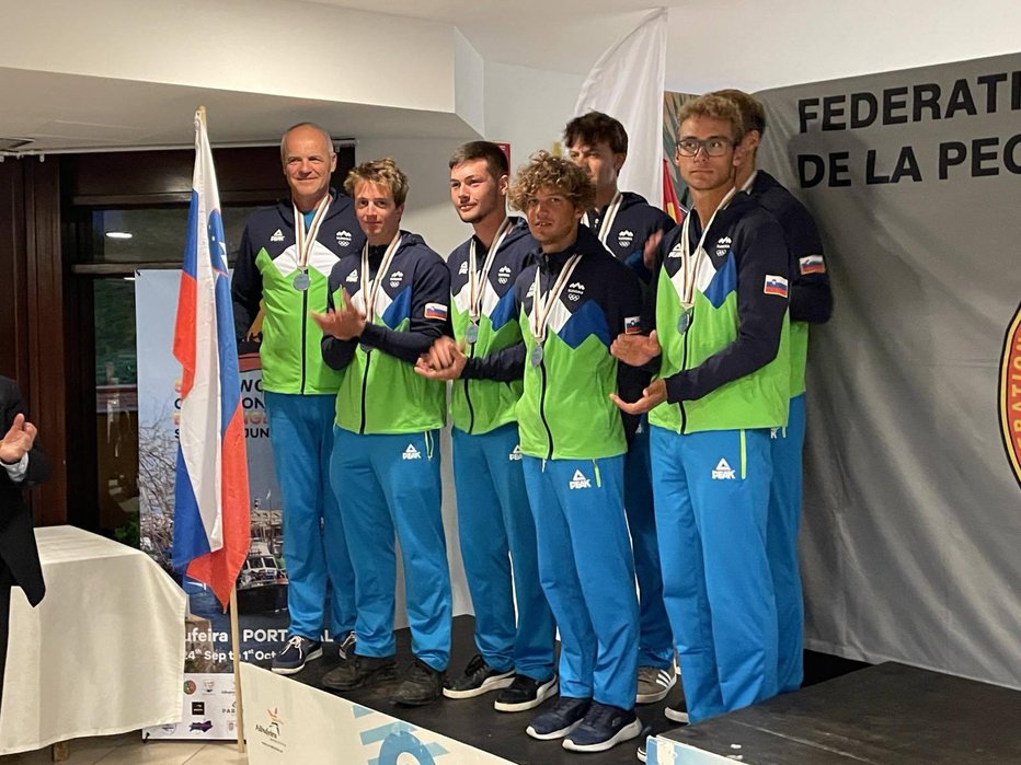 Fotografija: Zaslužene srebrne medalje za naše najboljše mlade morske ribiče FOTOGRAFIJE: VINKO MOJŠKERC
