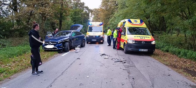 Tri osebe so bile poškodovane v vozilu povzročiteljice nesreče. FOTO: PGD Murska Sobota
