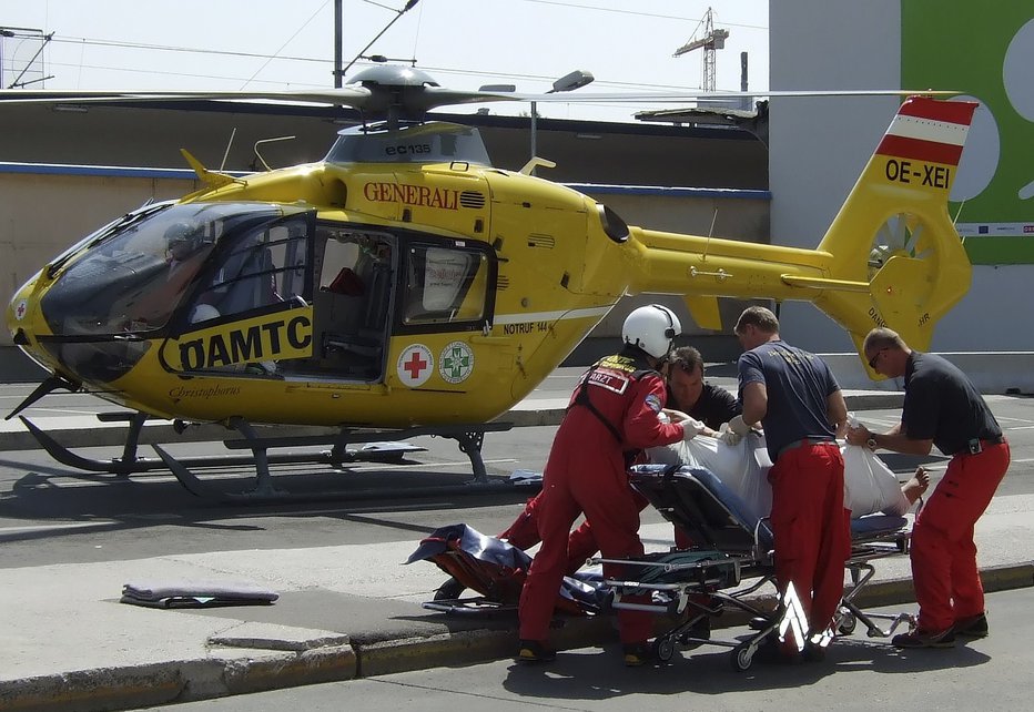 Fotografija: V tujini je tovrstno nujno medicinsko posredovanje nekaj povsem običajnega. FOTO: REUTERS
