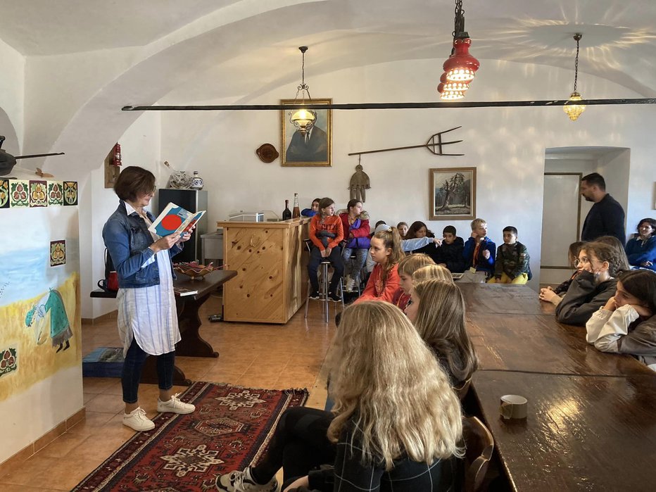 Fotografija: Udeleženci so prisluhnili knjižničarki Katarini Rauter. FOTOGRAFIJE: Ludvik Kramberger
