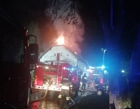 Fotografija: Zagorelo na ostrešju hiše. FOTO: Gasilska zveza Žalec
