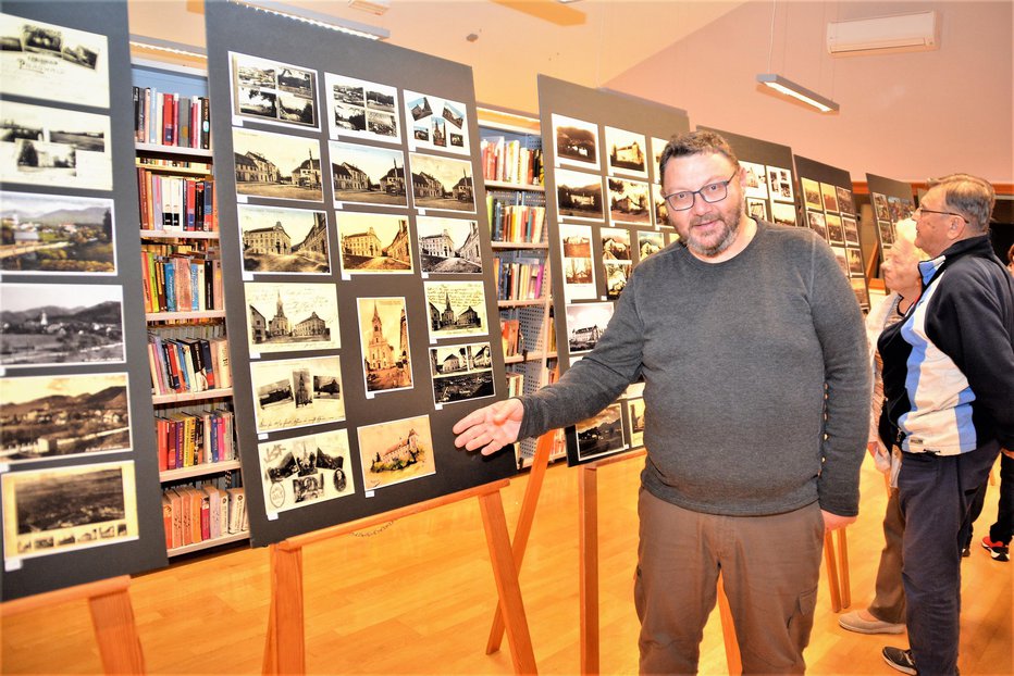 Fotografija: Mag. Uroš Herman ob razstavljenem gradivu. Foto: Darko Naraglav
