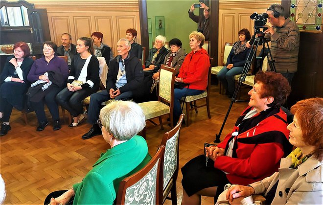 Obiskovalci so uživali v ambientu.
