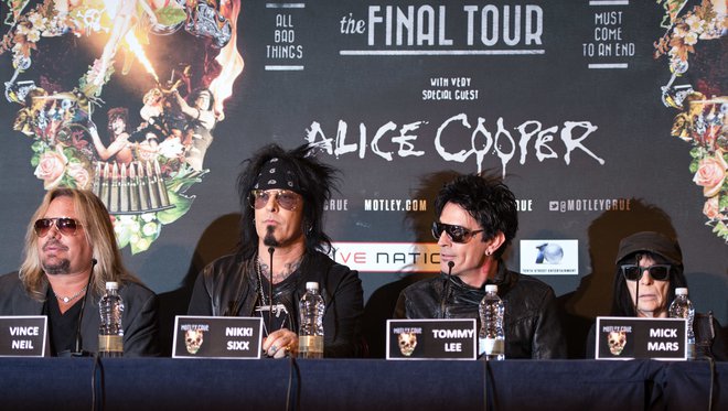 Vince Neil, Nikki Sixx, Tommy Lee in Mick Mars na tiskovni konferenci pred leti v Londonu, ko so napovedali tedanjo "zadnjo" turnejo. FOTO: Ian Gavan, Getty Images
