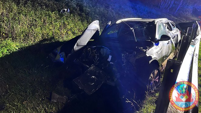 Razbitine avtomobila, od katerega ni ostalo veliko. FOTO: PGD Gornja Radgona
