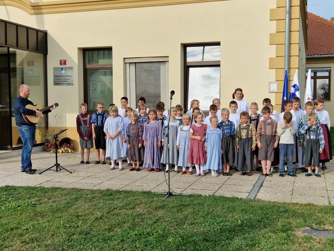 Kulturni program so pripravili otroci iz vrtca in šole. FOTOgrafiji: Jože Žerdin
