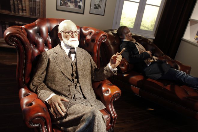 Sigmund Freud v dunajskem muzeju voščenih lutk Madame Tussauds FOTO: Herwig Prammer/Reuters
