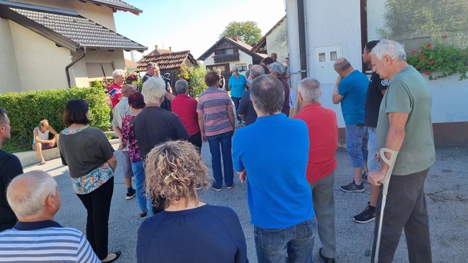 Predvsem starejšim prebivalcem omogočanje dviga gotovine veliko pomeni.
