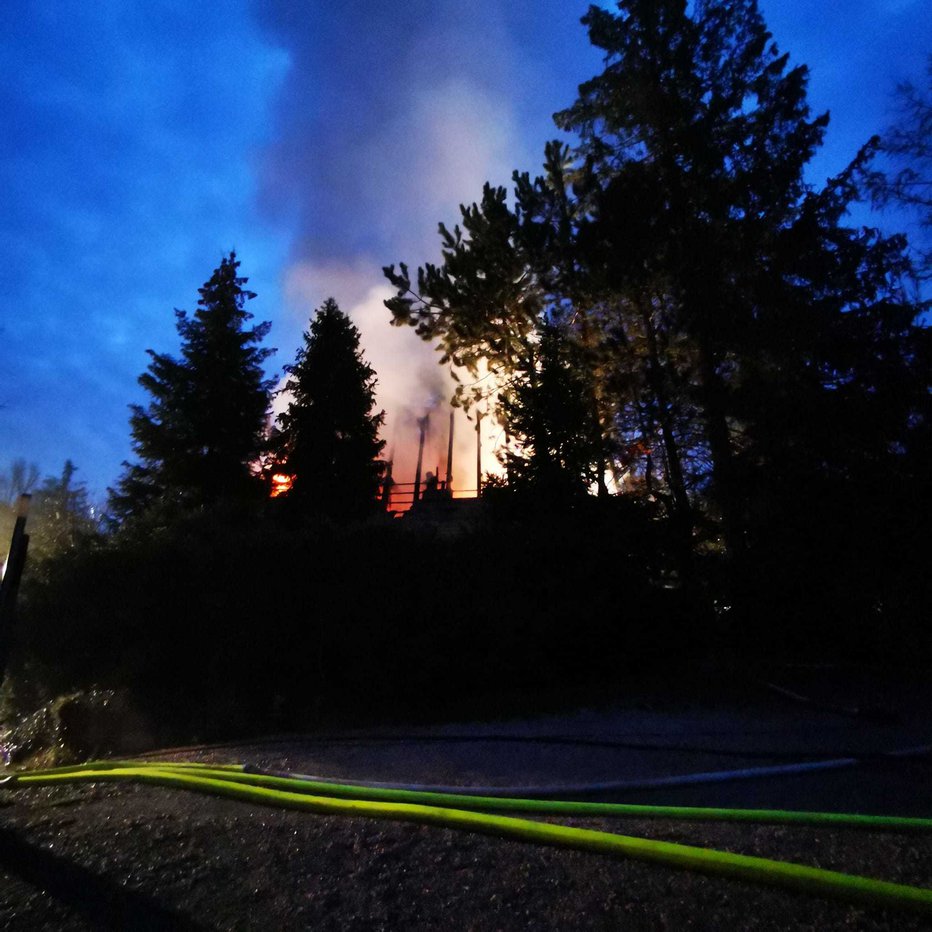 Fotografija: Na kraju tragedije. FOTO: PGD Dolnji Logatec
