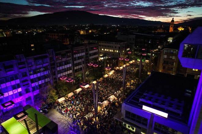 Več kot 25.000 obiskovalcev je napolnilo mariborske trge in ulice.
