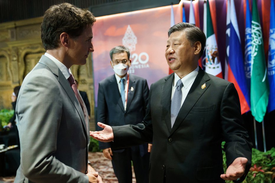 Fotografija: Kanadski premier Justin Trudeau med pogovorom s kitajskim predsednikom Ši Džinpingom na vrhu voditeljev G20 na Baliju v Indoneziji, 16. novembra 2022. FOTO: Adam Scotti, Via Reuters
