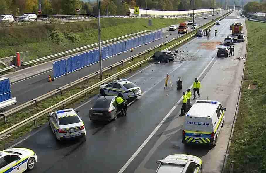 Fotografija: Posledice strašne nesreče. FOTO: RTV Slovenija, zaslonski posnetek
