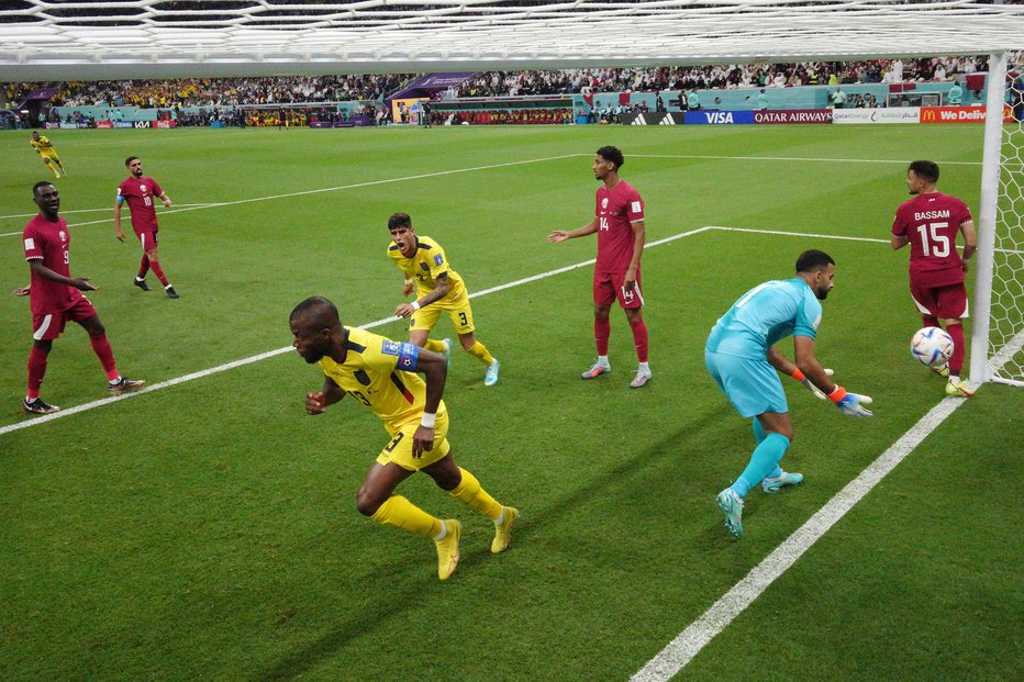 Fotografija: Na uvodni tekmi skupine A je Ekvador premagal domačo reprezentanco z 2 : 0 (2 : 0). FOTO: Pool, Reuters
