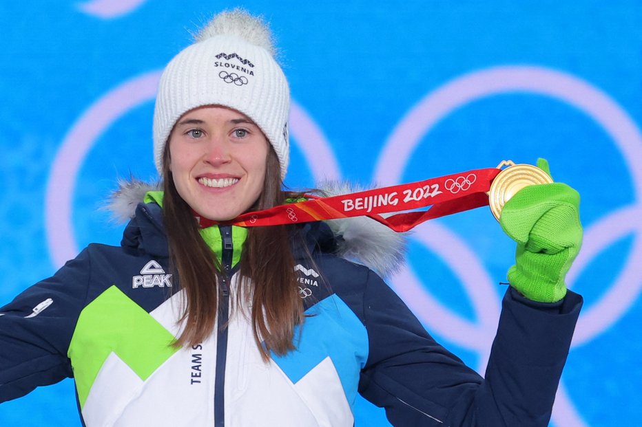 Fotografija: Urša Bogataj se je z zlatima odličjema na letošnjih olimpijskih igrah z zlatimi črkami vpisala v zgodovinske knjige slovenskega športa. FOTO: Marko Djurica/Reuters
