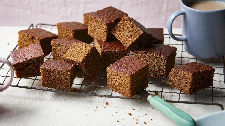 Fotografija: Medene kocke lahko premažemo tudi s čokolado ali z marmelado. FOTO: S. J.
