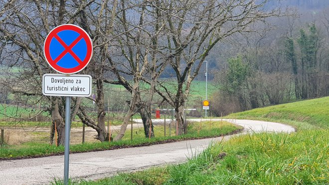 V preteklosti so regulirali promet do Klevevške toplice. FOTO: Drago Perko
