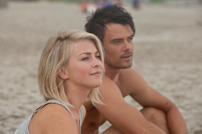 Josh Duhamel in Julianne Hough v Zavetju kot vdovec in dekle, ki beži pred nasilnim partnerjem, najdeta ljubezen.
