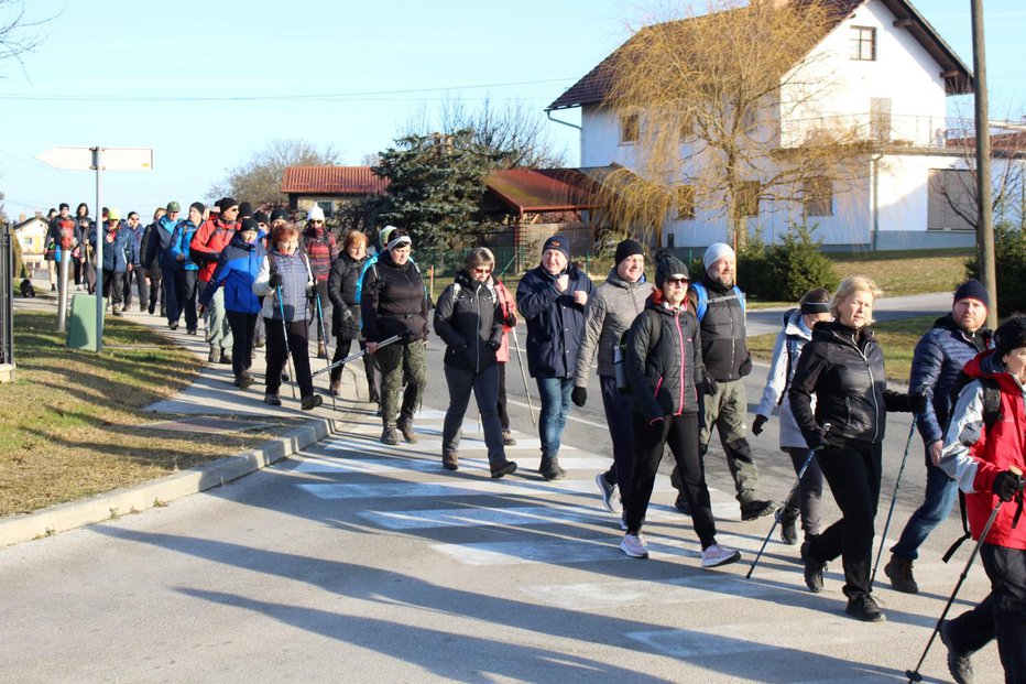 Fotografija: Prehodili so 15 kilometrov. Fotografiji: Oste Bakal
