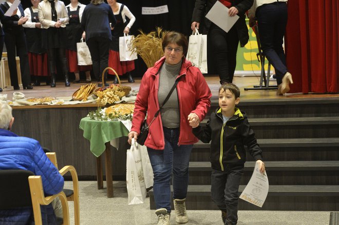 Skrivnosti peke prenašajo tudi na najmlajše.
