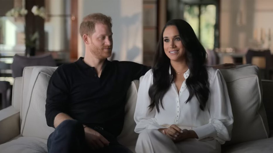 Fotografija: Harry je bil od nekdaj upornik, ko pa se je poročil z ameriško igralko Meghan Markle, so začele pokati stene obzidja britanskega gradu. Foto: Netflix
