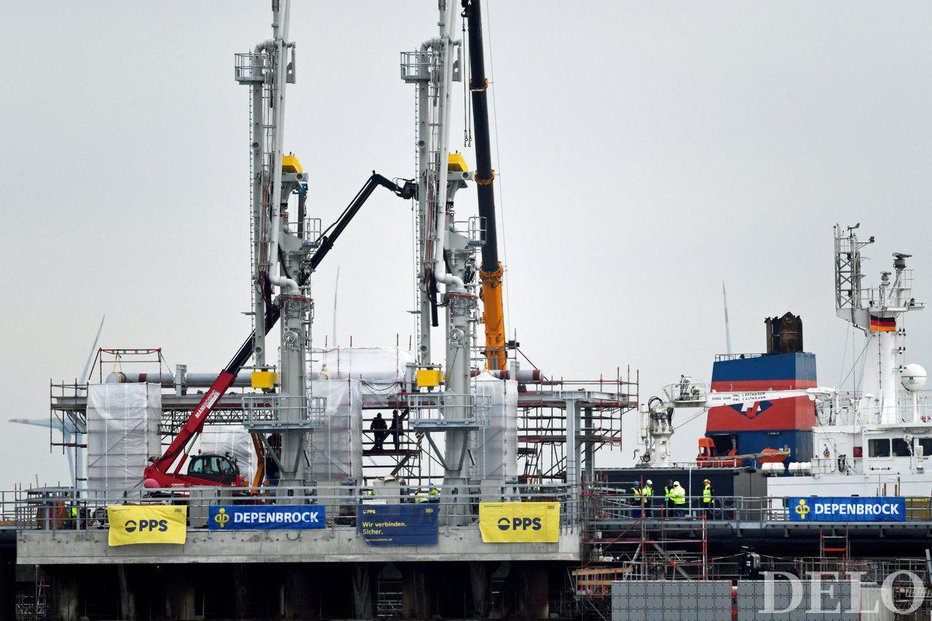 Fotografija: Primer nemškega plavajočega terminala FOTO: Fabian Bimmer/Reuters
