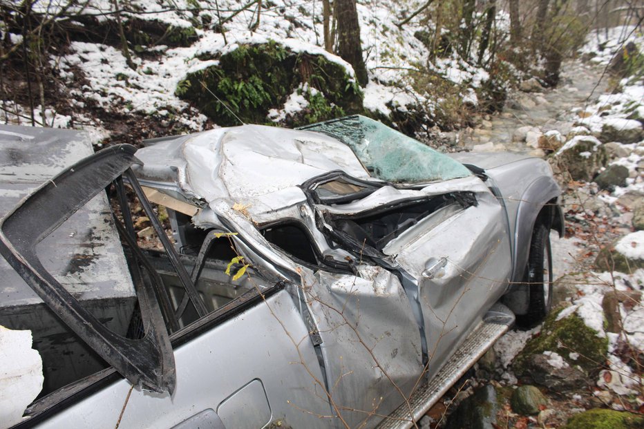 Fotografija: Gasilci PGD Črnomelj so nudili pomoč policiji. FOTO: PU Kranj
