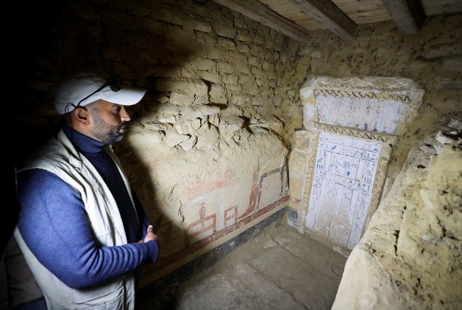 Verjetno najstarejša mumija v Egiptu se je skrivala na dnu 15-metrskega jaška. FOTOGRAFIJi: Mohamed Abd El Ghany/Reuters
