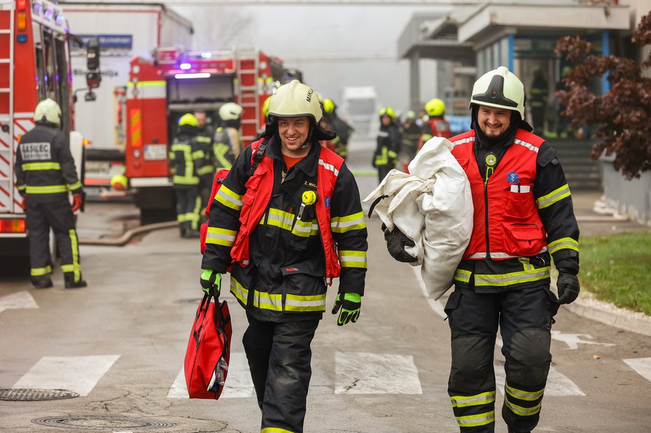 Fotografija: Gasilci JZGRD GE Nova Gorica so zavarovali kraj nesreče. Fotografija je simbolična. FOTO: Črt Piksi
