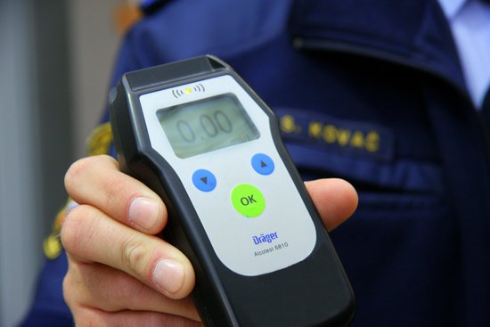 Fotografija: Test alkoholiziranosti je pri tovornjakarju pokazal 2,17 promila. FOTO: Generalna Policijska Uprava
