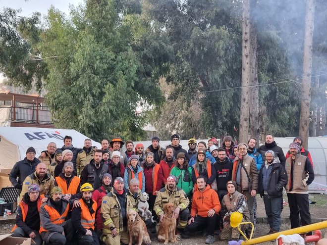 Naše vodnike psov in reševalce so spremljali domačini iz Speleološke zveze Turčije. FOTO: Uprava za zaščito in reševanje
