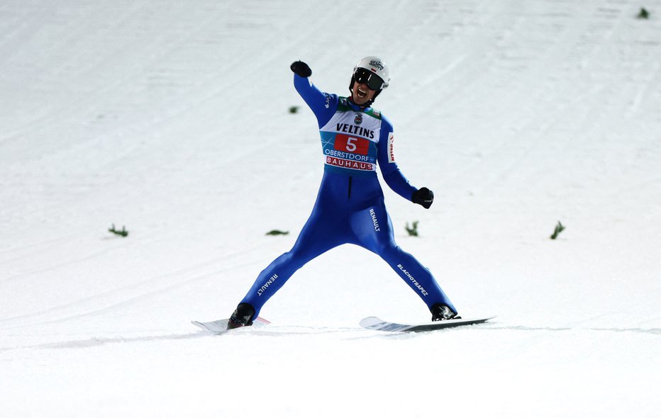 Fotografija: Poljski smučarski skakalec Piotr Zyla že od začetka sezone zbuja pozornost s svojim tekmovalnim dresom. FOTO: Lisi Niesner/Reuters
