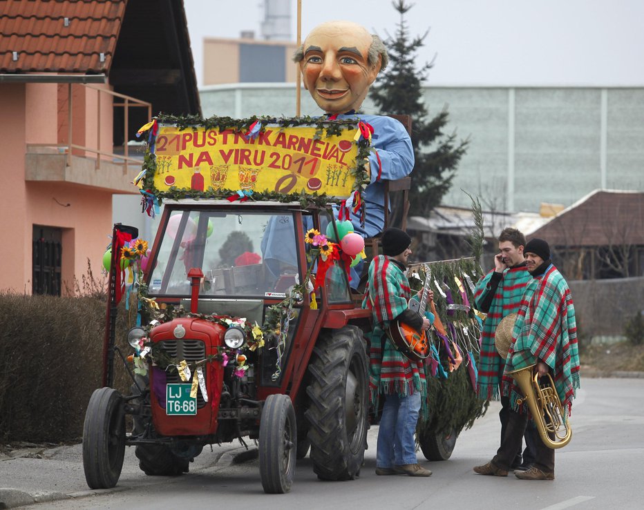 Fotografija: Pustovanje na Viru pri Domžalah ima dolgoletno tradicijo. FOTO: Jože Suhadolnik 
